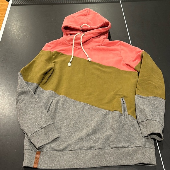 Ampersand Singlehood - Picture 1 of 7